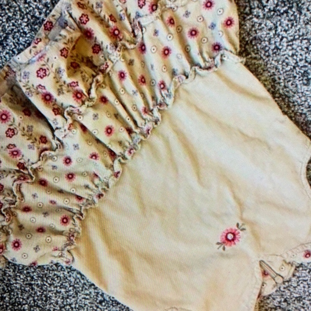 Good condition kid’s stylish ruffle collar floral blouse